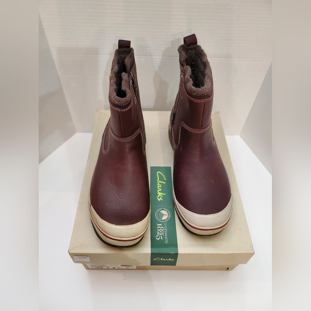 Clarks men brown boots, NWT size 9